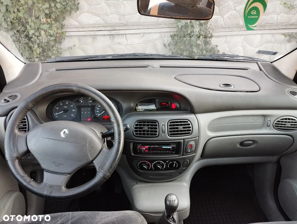 Renault Scenic 1.6 16V EXpression - 10