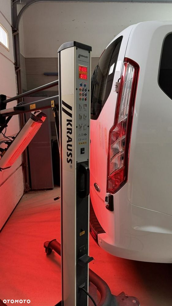 Ford Tourneo Custom - 27
