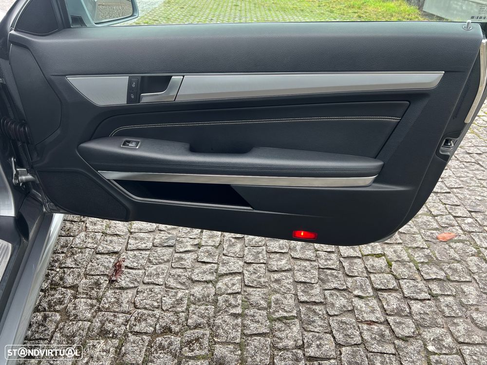 Mercedes-Benz E 220 CDI DPF BlueEFFICIENCY 7G-TRONIC Avantgarde - 17