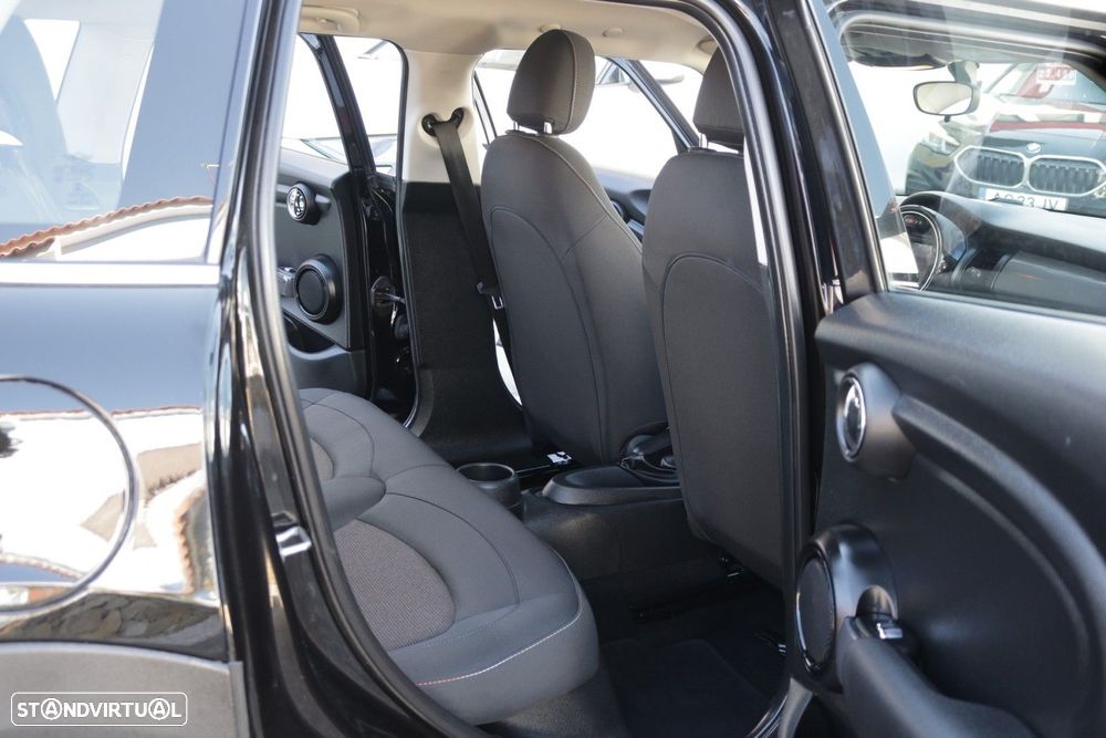 MINI 5 Portas Cooper D 4Business Auto - 21