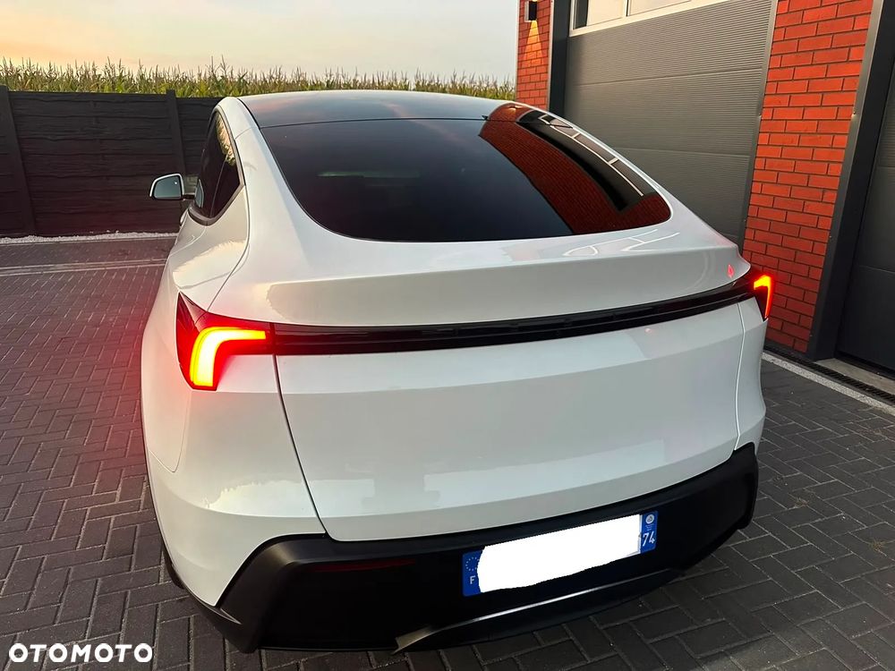 Tesla Model Y Standard - 18