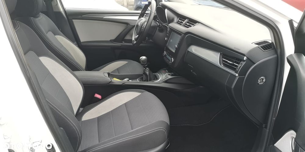 Toyota Avensis 2.0 D-4D Premium - 12