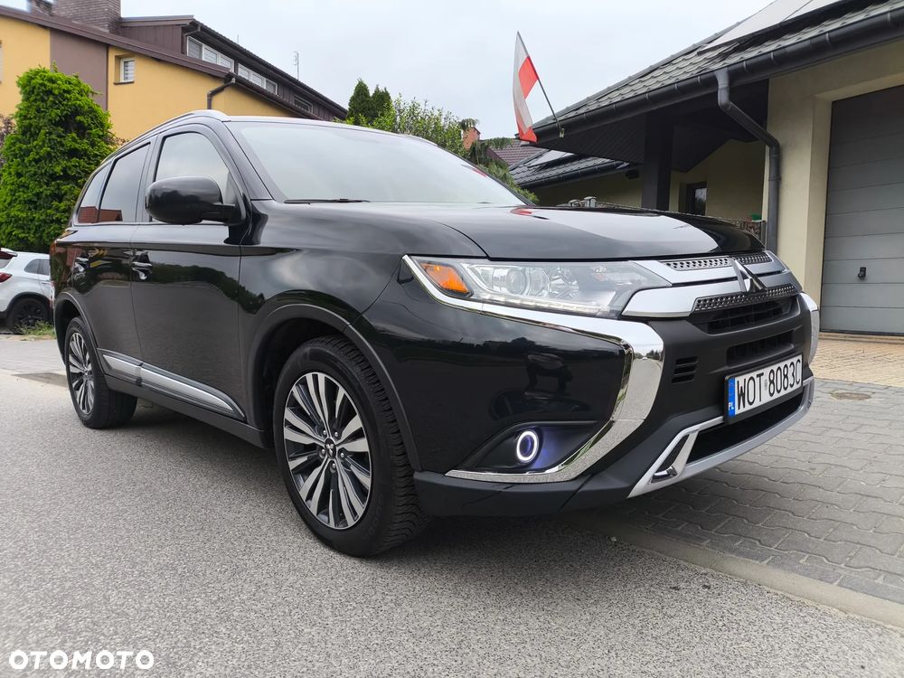 Mitsubishi Outlander - 2