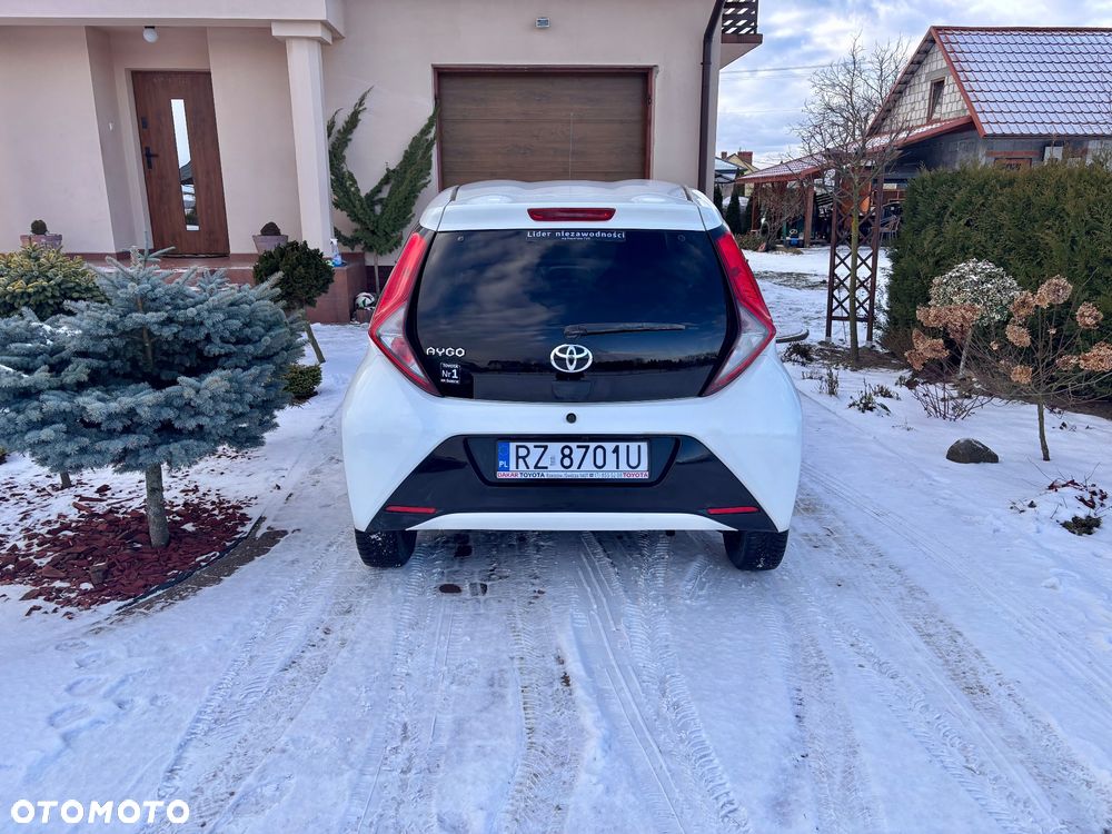 Toyota Aygo x-play - 3