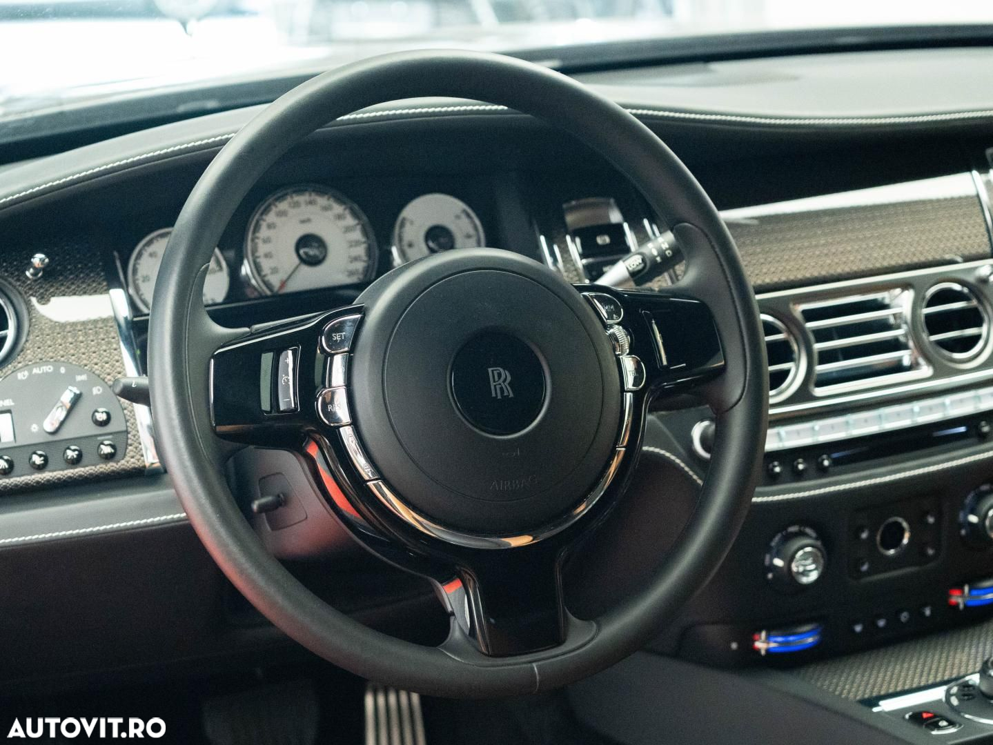 Rolls-Royce Wraith - 19