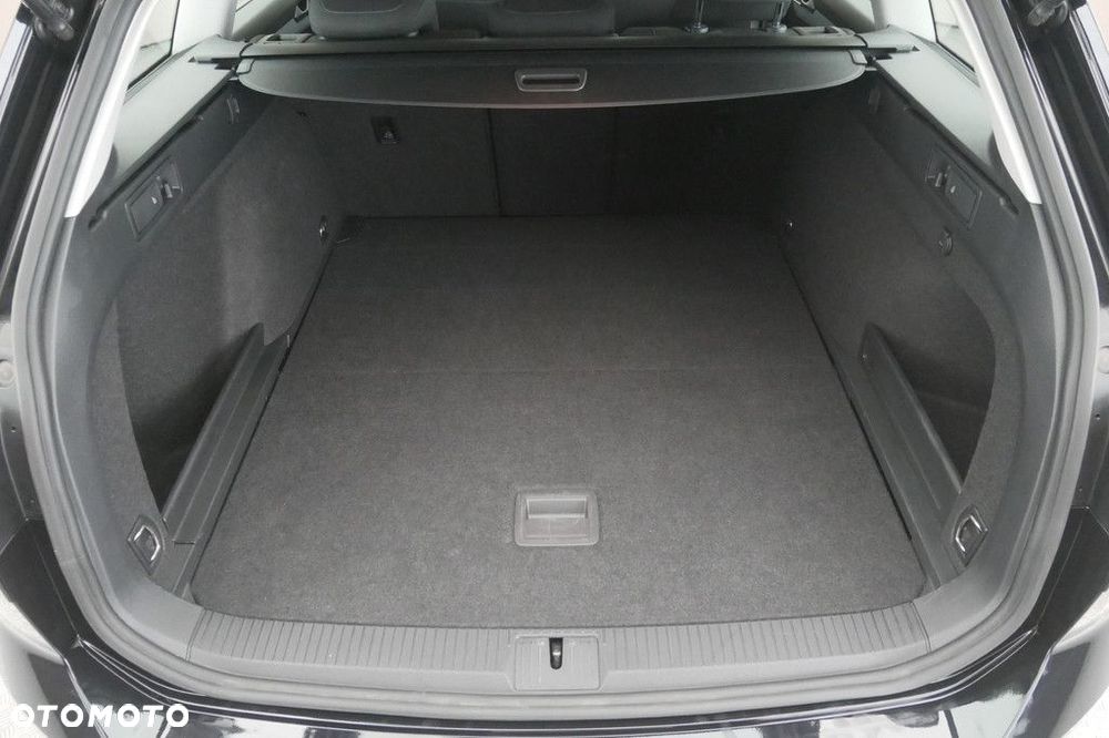 Volkswagen Passat Variant 2.0 TSI Business DSG - 16