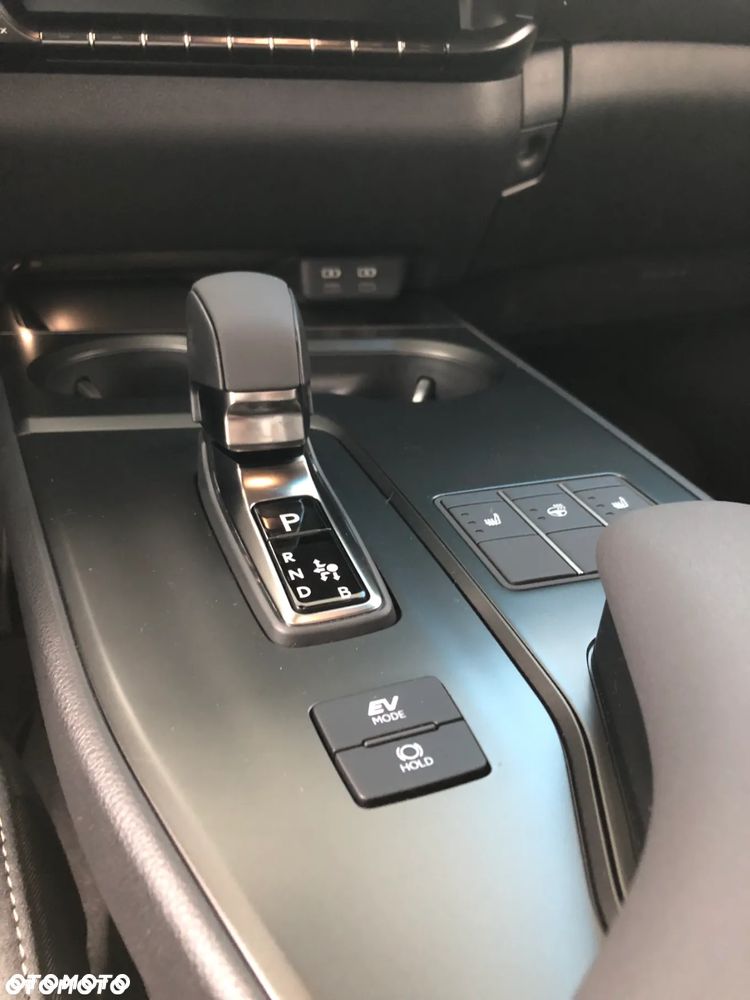 Lexus UX 300h Business - 15