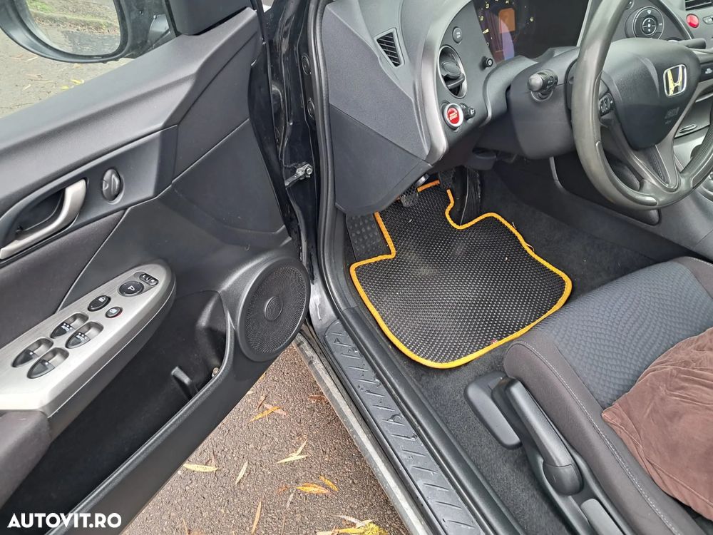 Honda Civic 1.8i ES - 10