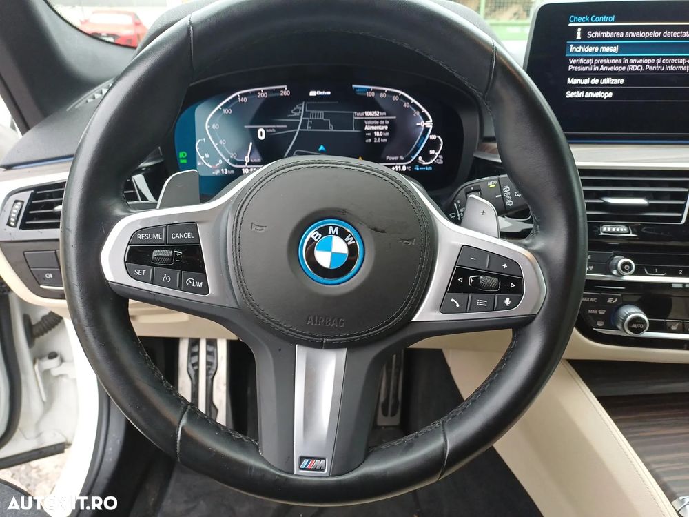 BMW Seria 5 530e xDrive Touring Aut. Luxury Line - 13