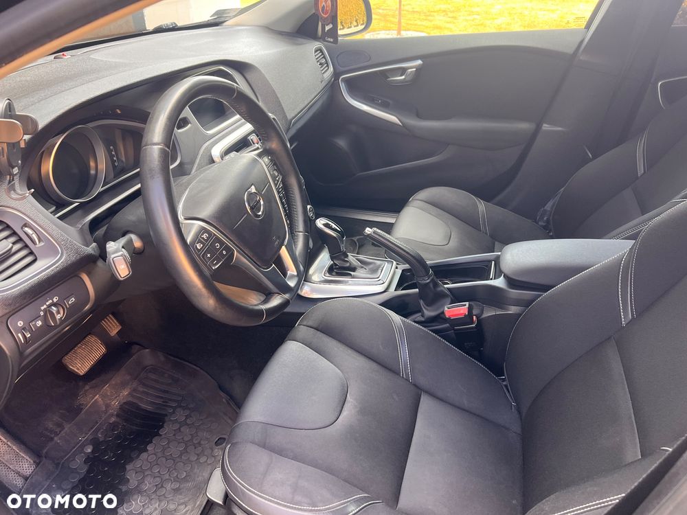 Volvo V40 T3 Drive-E Momentum - 12