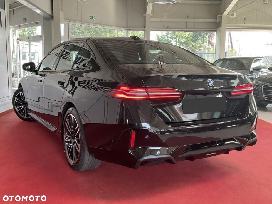 BMW Seria 5 520d xDrive mHEV M Sport - 3