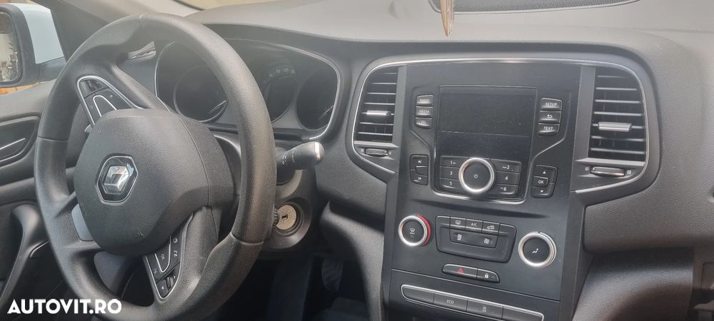Renault Megane TCe 140 GPF Life - 4