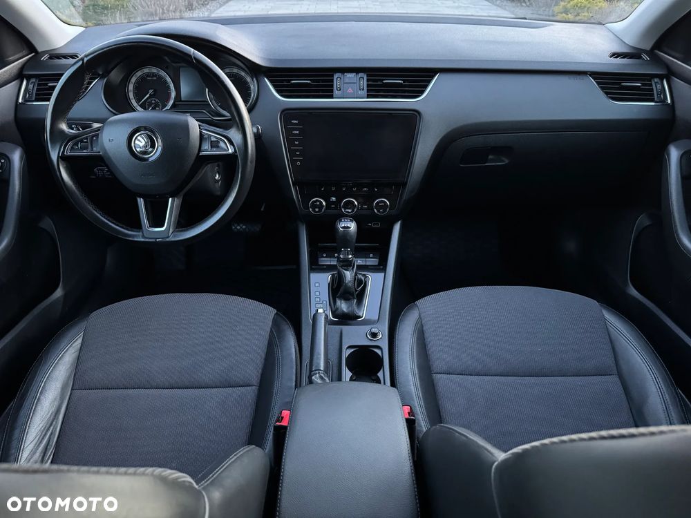Skoda Octavia 2.0 TDI SCR 4x4 Style DSG - 9