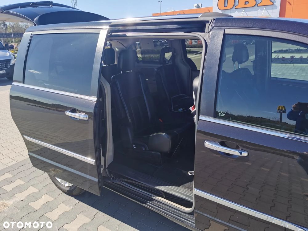 Chrysler Town & Country 3.6 Limited - 10