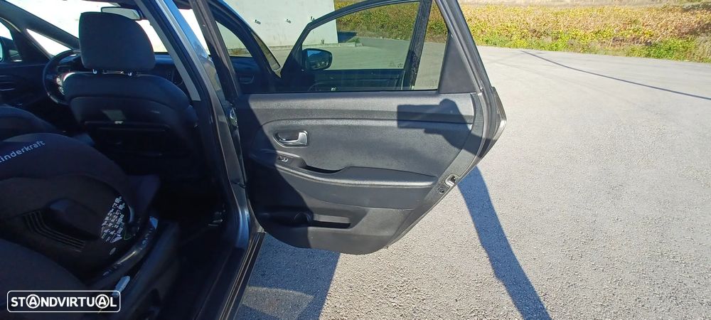 Kia Carens 1.7 CRDi ISG TX - 22