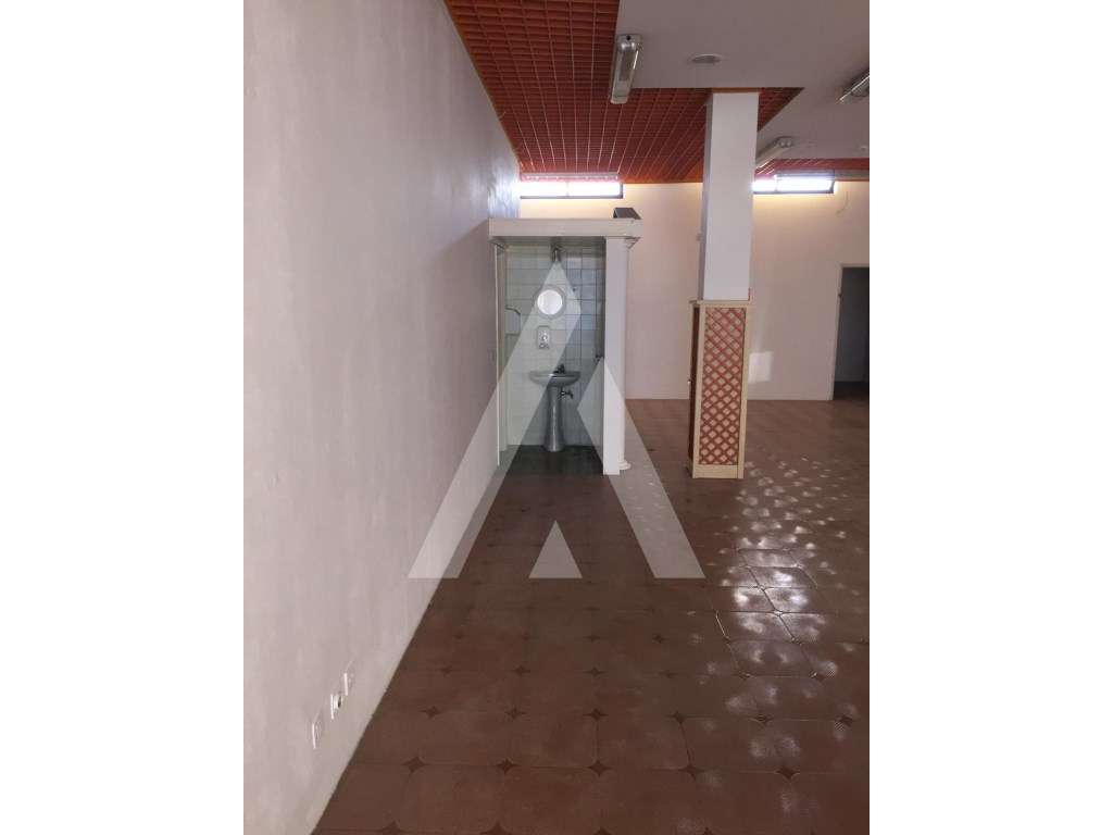 Loja na Gafanha da Nazaré, com garagem fechada. - Grande imagem: 4/18