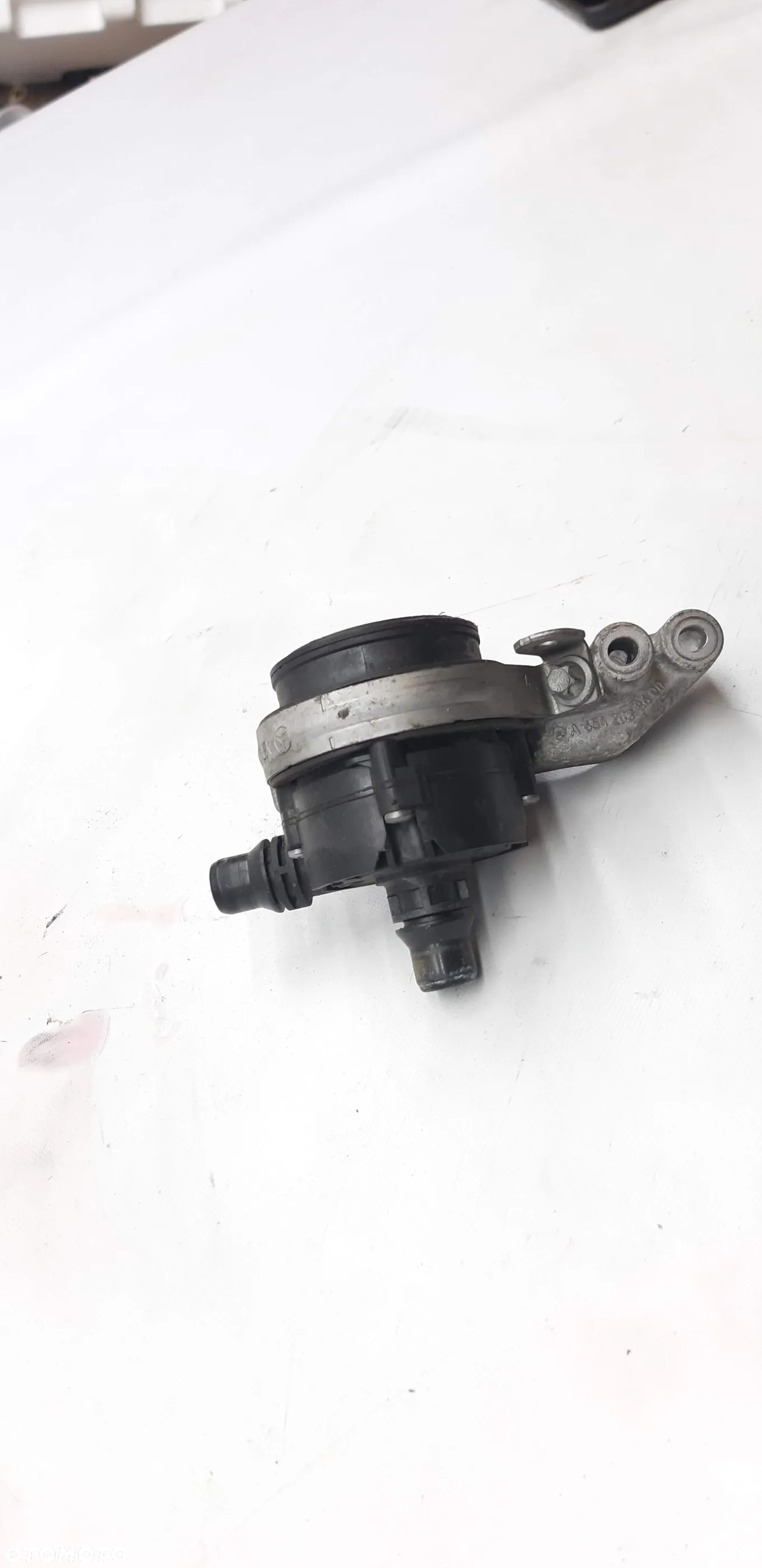 Pompa wody A0005000900 Mercedes W213 2017r 2.0d kombi - 2