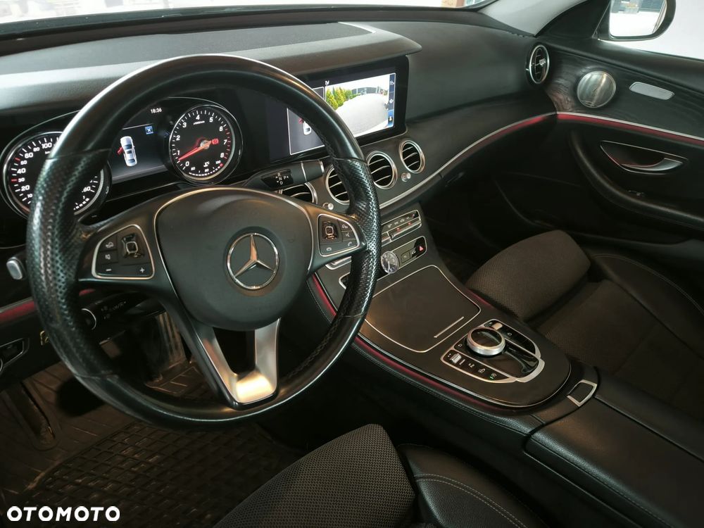 Mercedes-Benz Klasa E 200 4-Matic 9G-TRONIC - 14