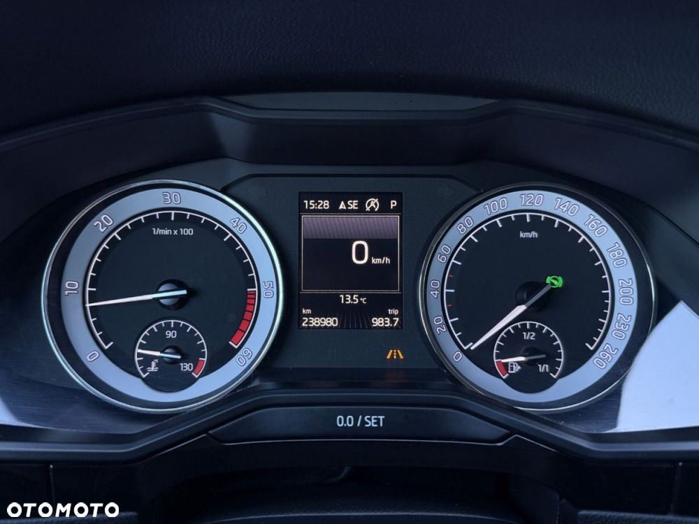 Skoda Superb 2.0 TDI L&K DSG - 22