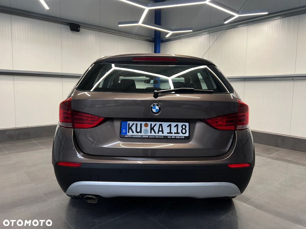 BMW X1 xDrive18d xLine - 11