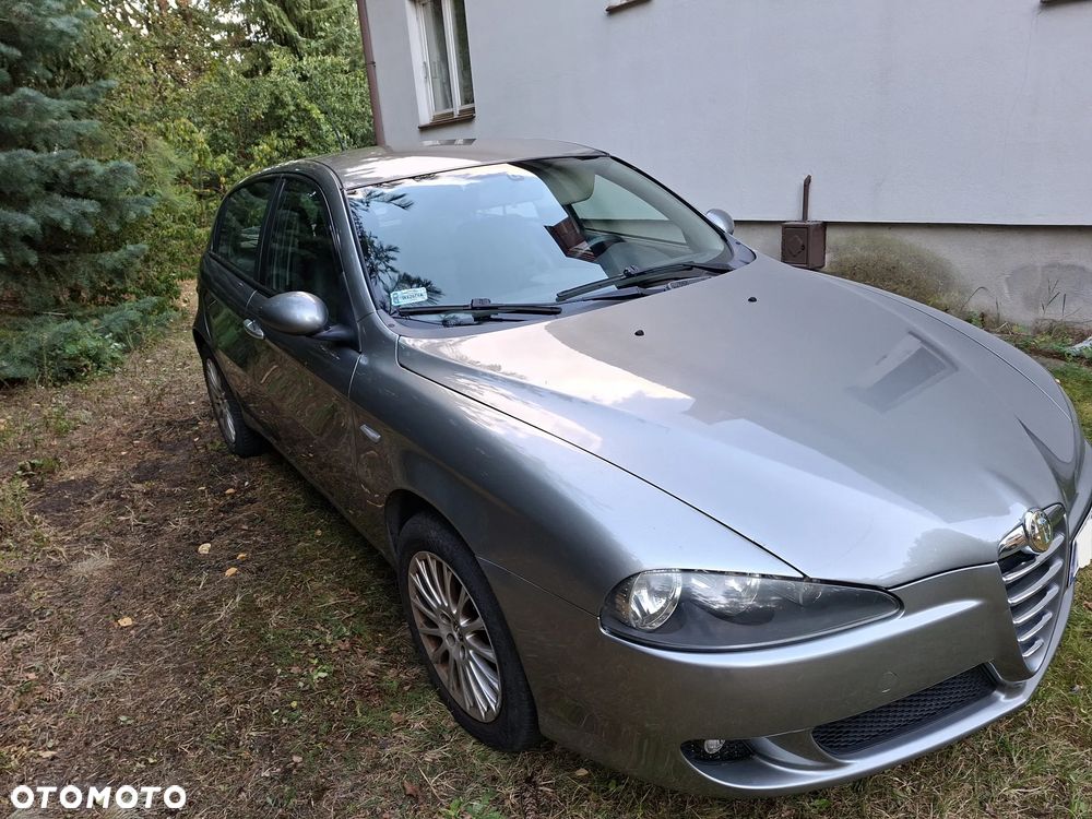 Alfa Romeo 147 1.6 Twin Spark Distinctive - 3