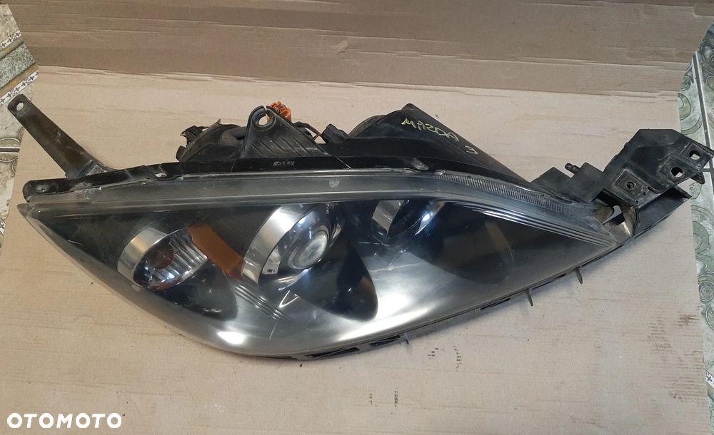 Lampa Mazda 3  prawa - 2