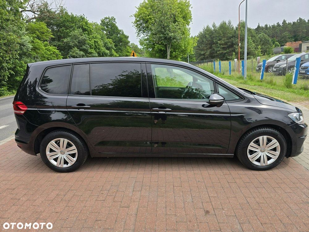 Volkswagen Touran - 12