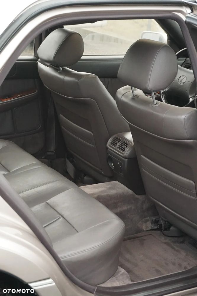 Lexus LS - 22