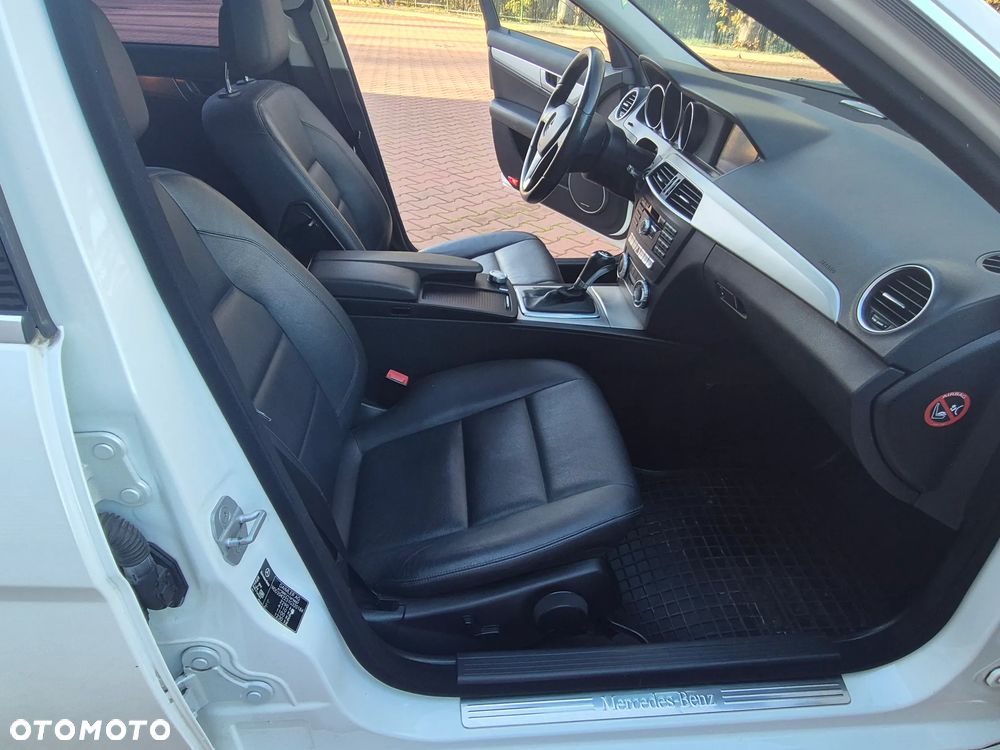 Mercedes-Benz Klasa C 350 CDI DPF (BlueEFFICIENCY) 7G-TRONIC Avantgarde - 34