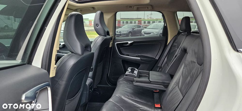 Volvo XC 60 D5 AWD Geartronic Summum - 24