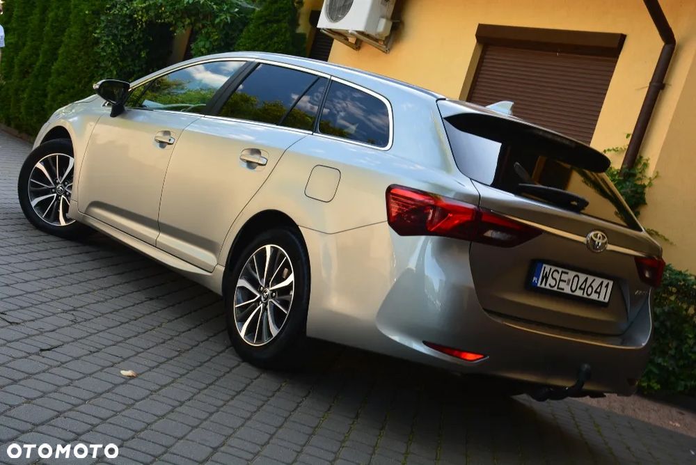 Toyota Avensis 1.8 Premium - 19