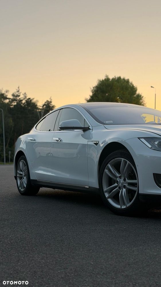 Tesla Model S - 22