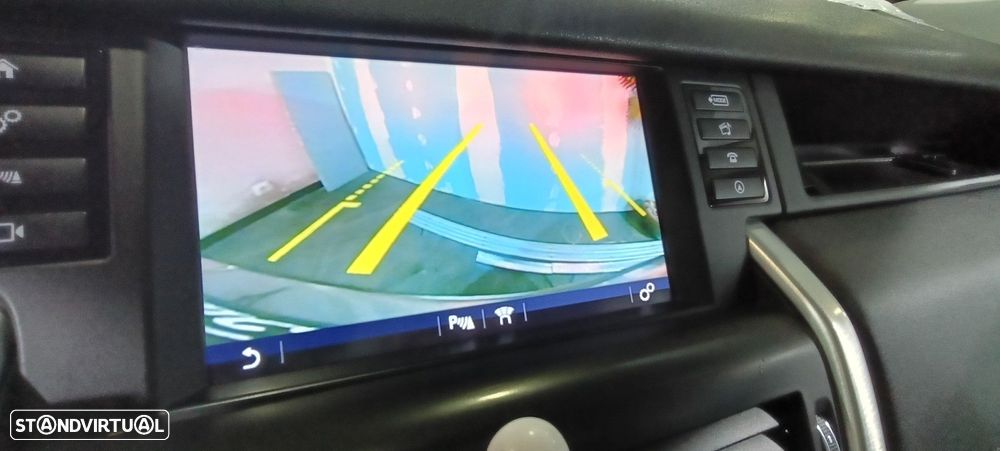 Land Rover Discovery Sport 2.0 D AWD R-Dynamic S - 26