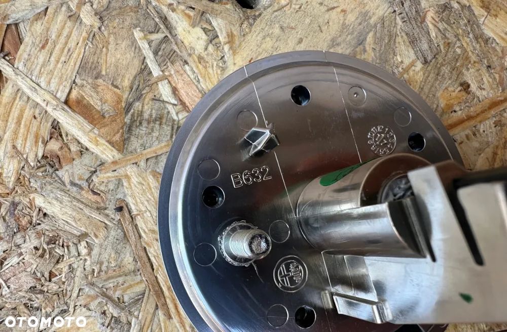 Emblemat Guzik Mikro styk Przycisk Klapy Bagażnika Tył Alfa Romeo Giulietta Mito 159 - 7