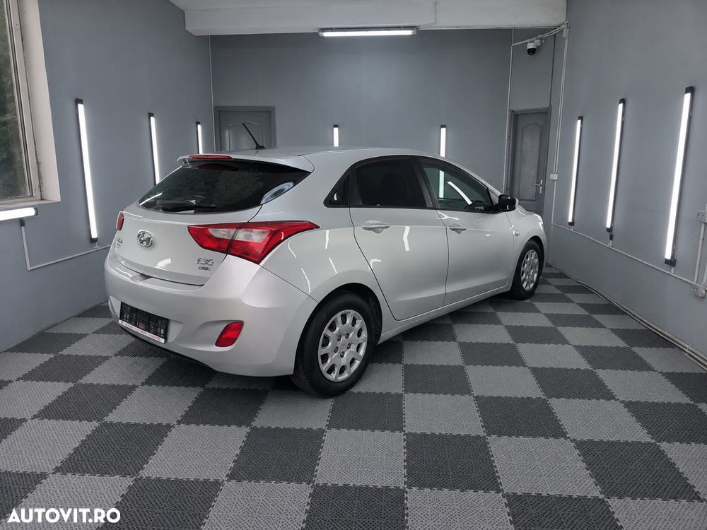 Hyundai i30 1.4 CRDi Comfort - 4