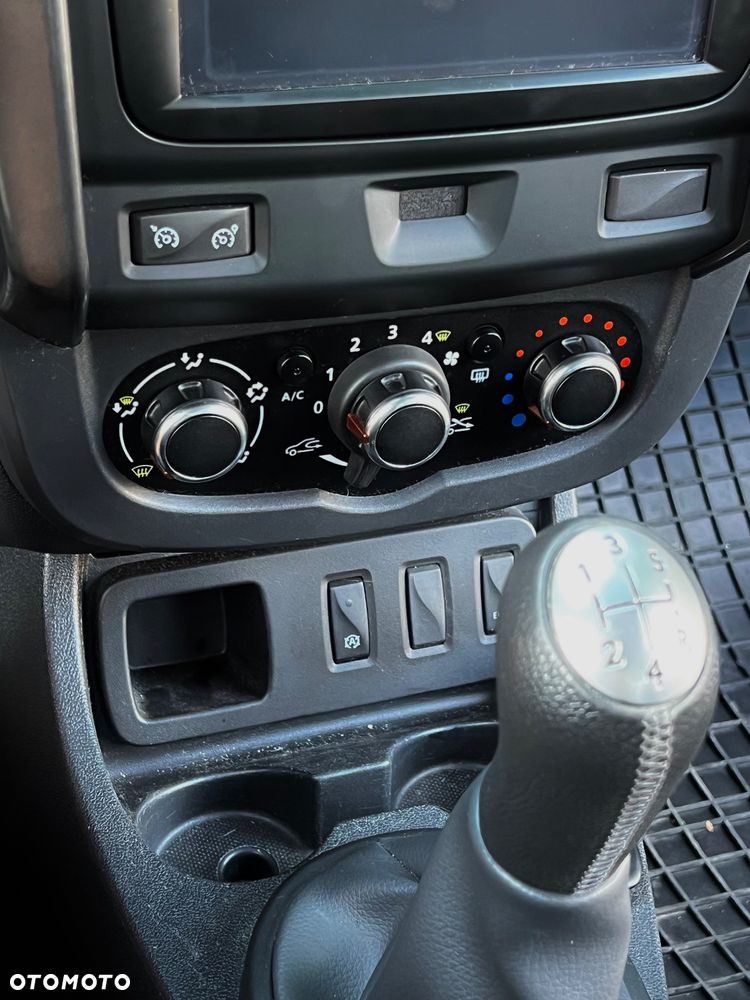 Dacia Duster 1.6 SCe Laureate S&S - 8