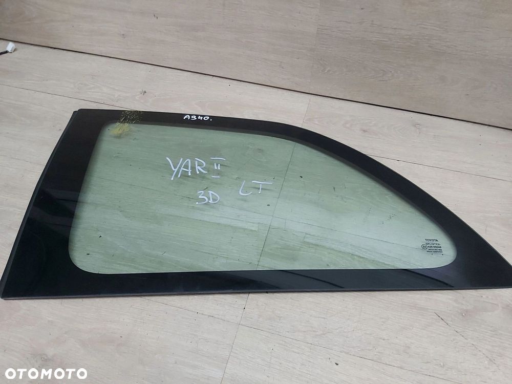 Toyota Yaris II szyba karoseryjna lewy tył 3D - 1