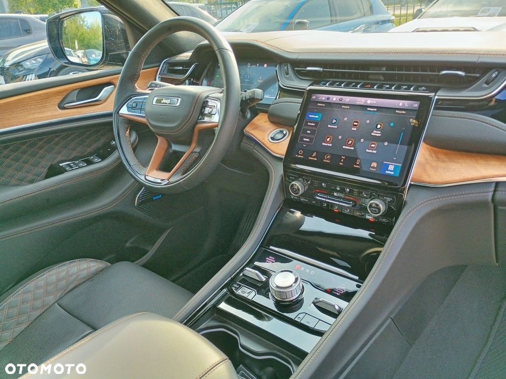 Jeep Grand Cherokee - 17