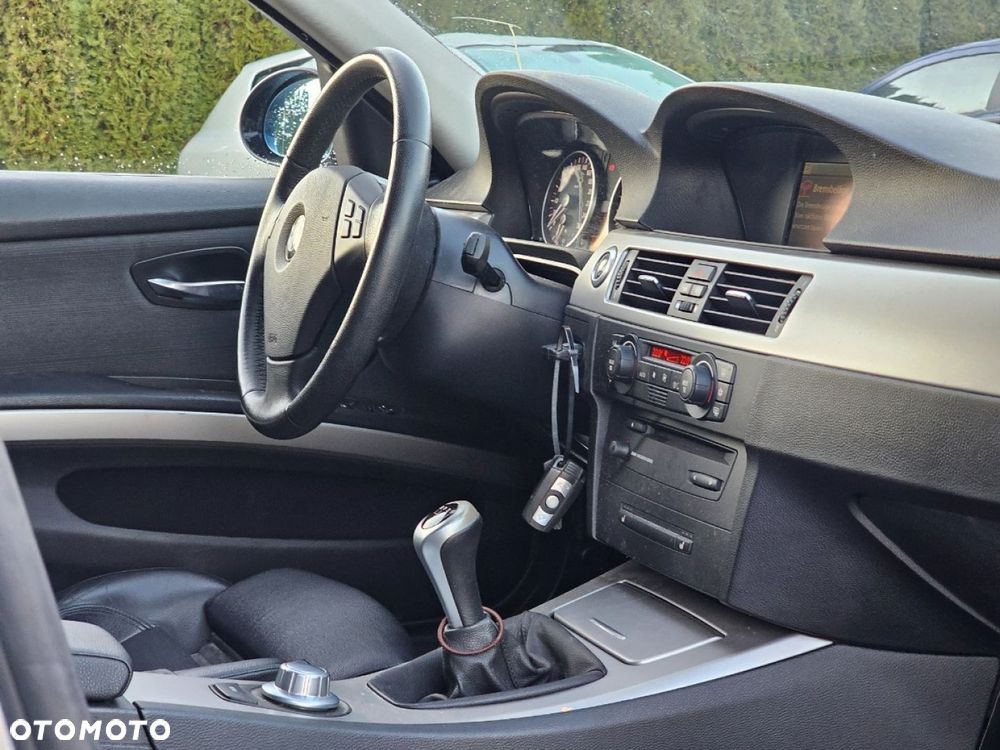 BMW Seria 3 330i - 9