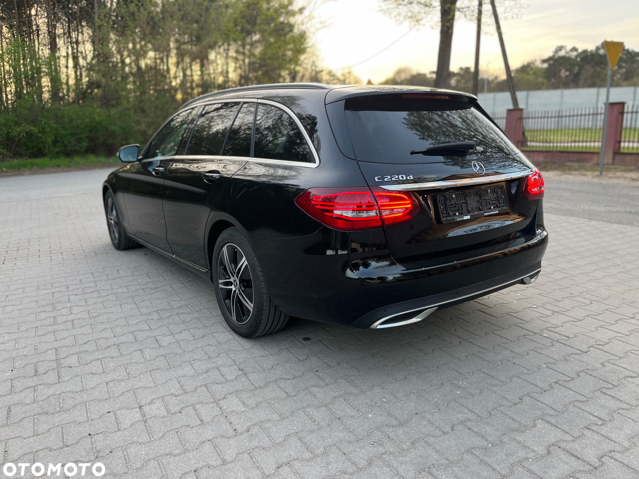 Mercedes-Benz Klasa C 220 d 4Matic T 9G-TRONIC Avantgarde - 5