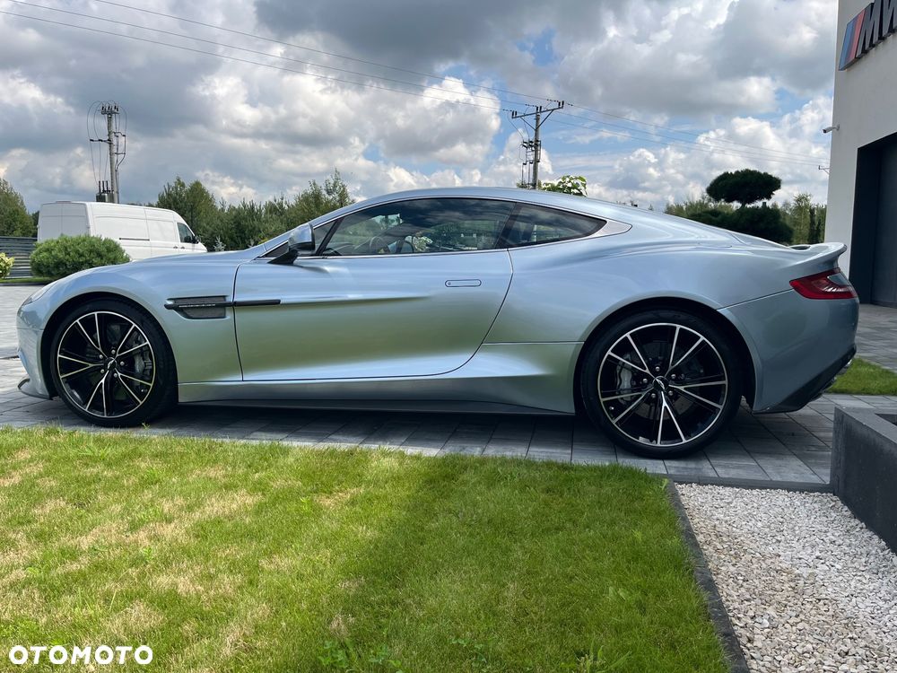 Aston Martin Vanquish Standard - 12