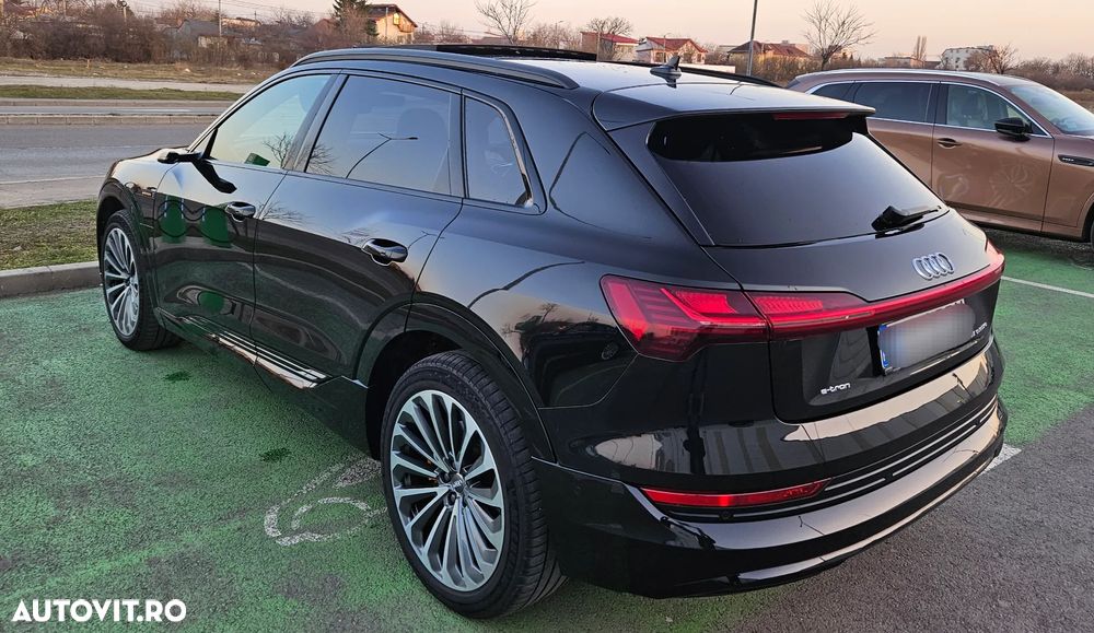 Audi e-tron quattro S - 5