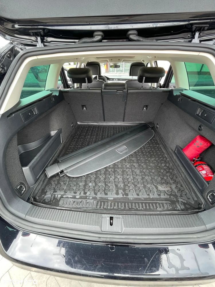 Volkswagen Passat - 13