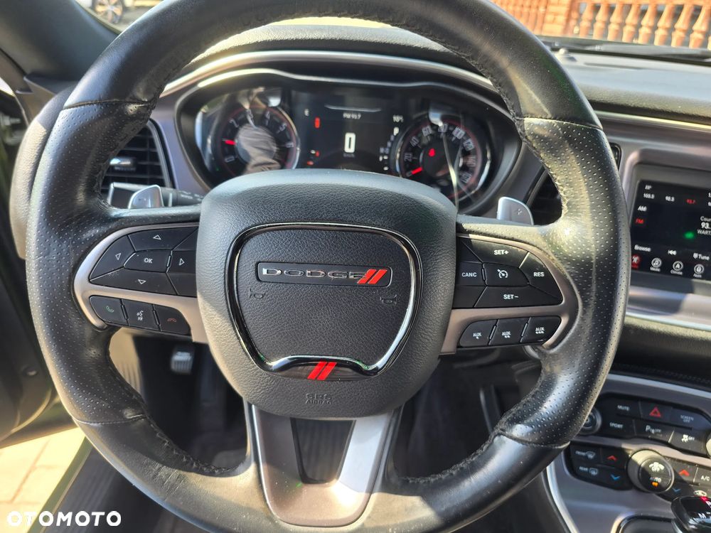 Dodge Challenger - 23