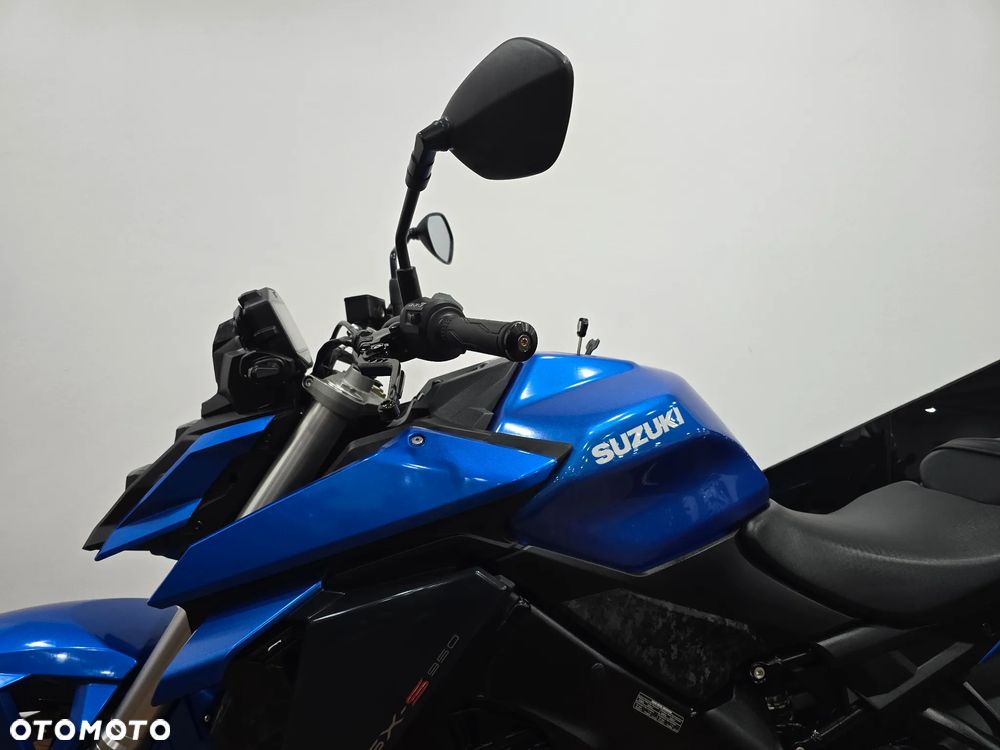Suzuki GSX - 14