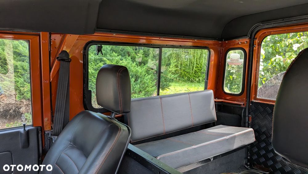 Land Rover Defender - 11