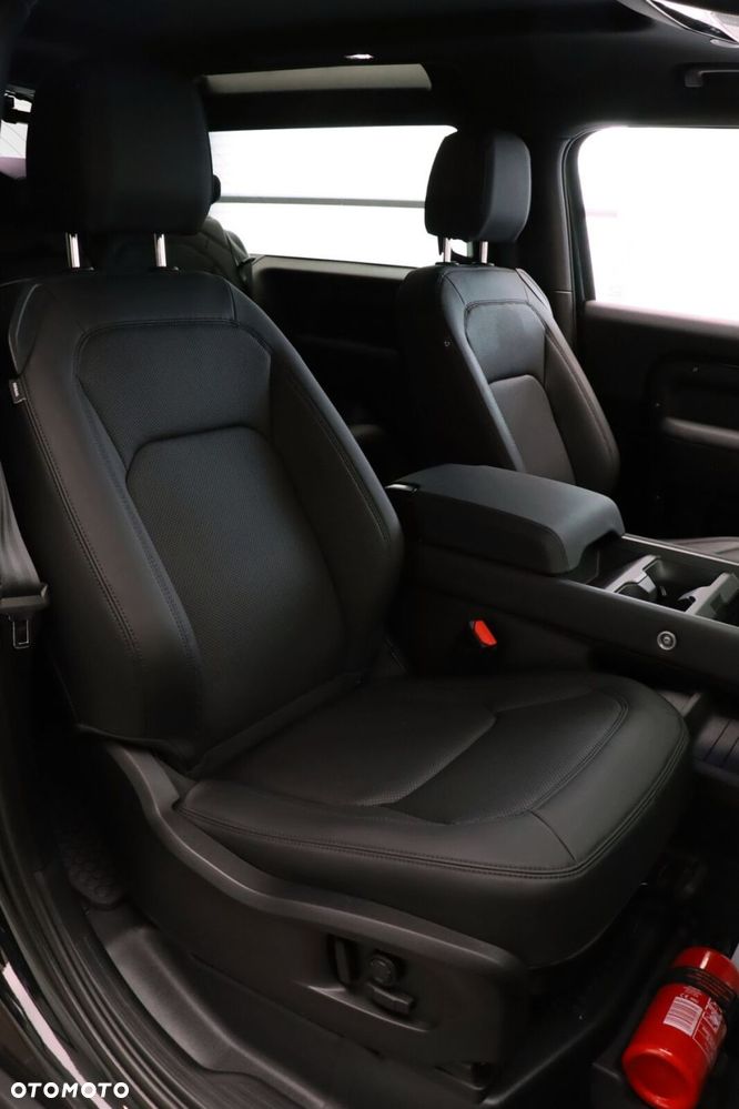Land Rover Defender - 14