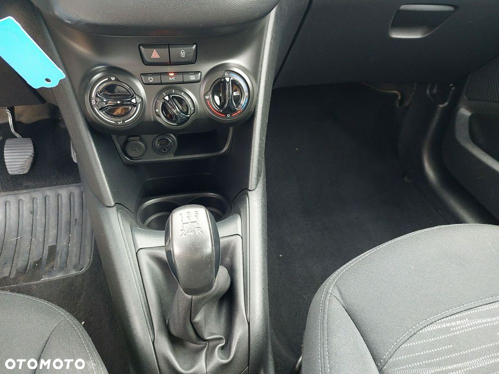 Peugeot 208 - 23