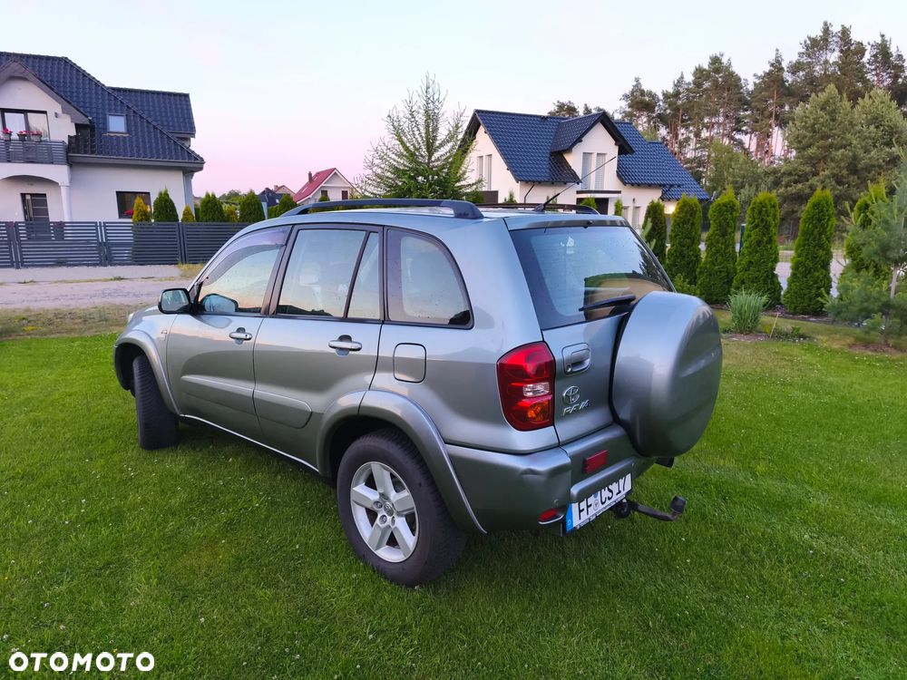 Toyota RAV4 2.0 D-4D 4x4 - 5