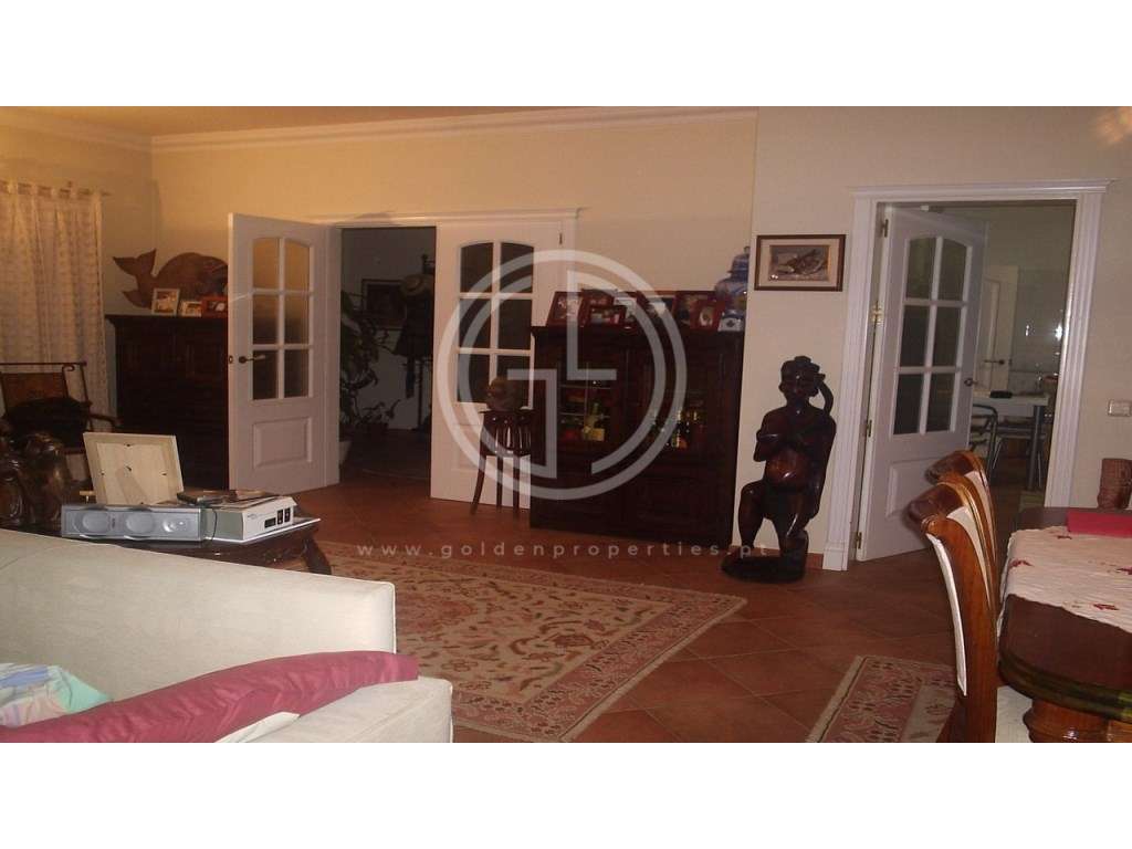 Moradia T4 com piscina localizada numa zona calma entre Loulé e Alm... - Grande imagem: 5/31
